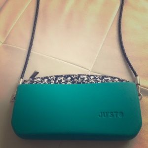 Ju’sto crossbody